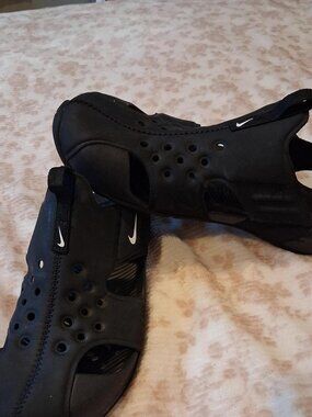 Nike black sandals youth size 3